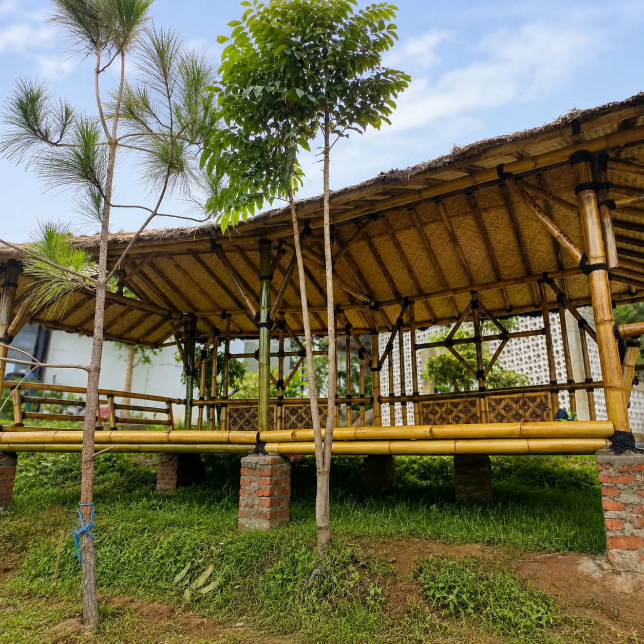 Detail struktur gazebo bambu